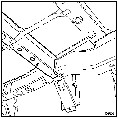 Traverse arrière sous siège avant