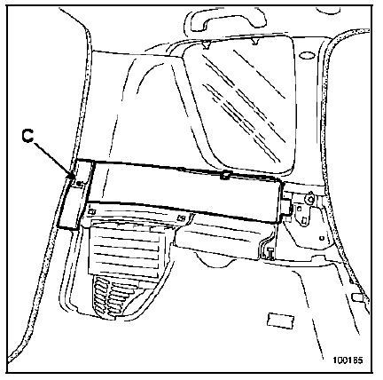 Garniture de passage de roue arrière