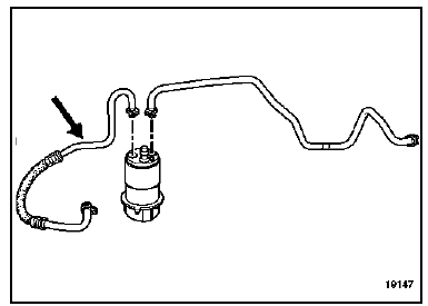 Tuyau basse pression entre bouteille deshydratante et compresseur. Moteurs F4R - V4Y